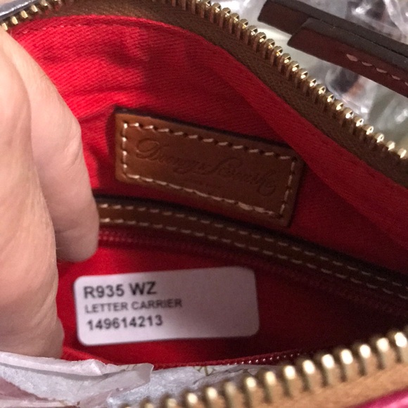 Dooney & Bourne NWT Letter Carrier Pebble Grain - Picture 6 of 7